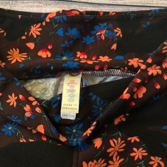 LuLaRoe Hidden Bunny Easter Floral Print Leggings - Picture 3 of 4